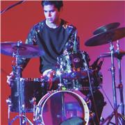 Baterista con más de 8 años de experiencia tocando. Certificado con ableton y protools.